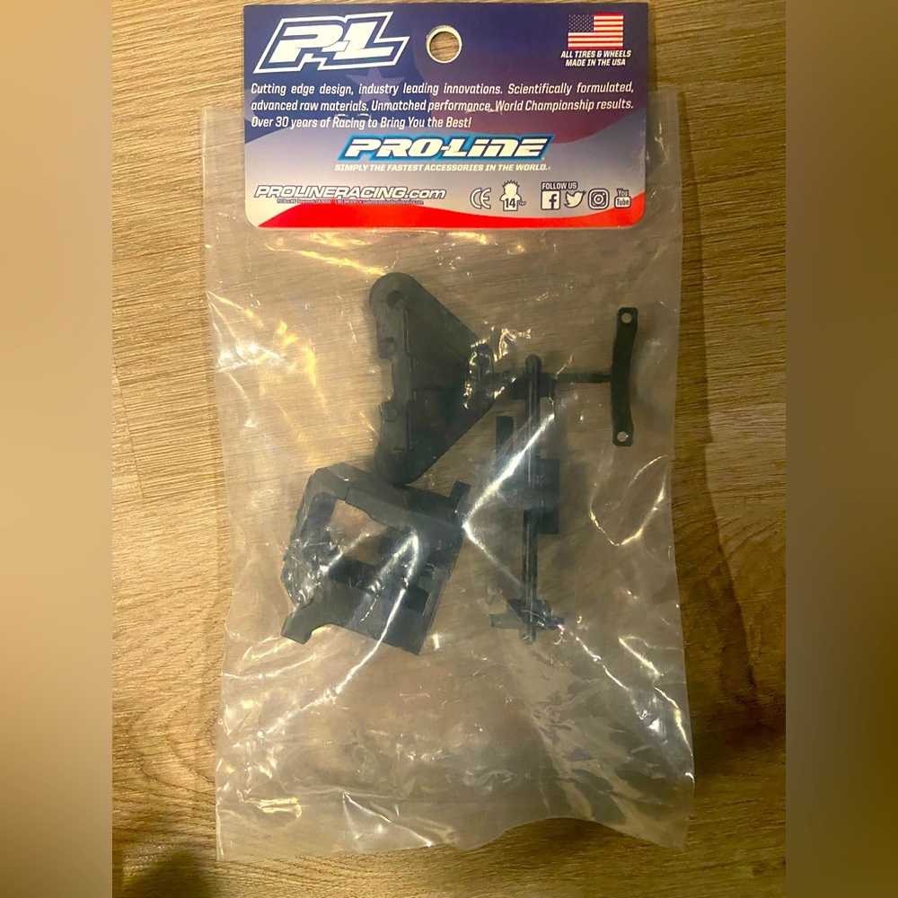 Pro-Line Racing Center Diff MountPRO-MT 4X4 PRO400545 Elec Car/Truck Replacement